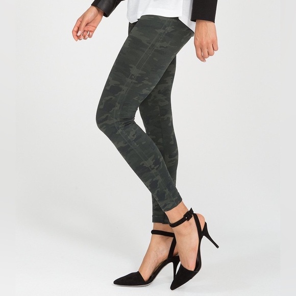 SPANX Green and Black camo Leggings with Form-Fitting Stretch Sz-L. T14 - Picture 3 of 12